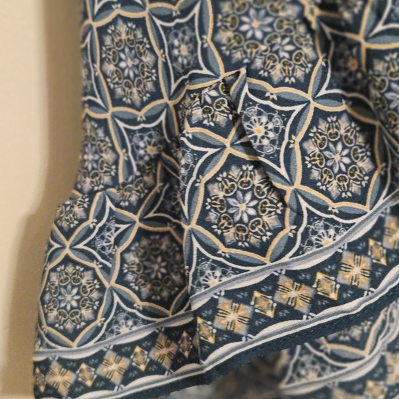 Max Studio Navy and White Patterned Blouse - Picture 4 of 5